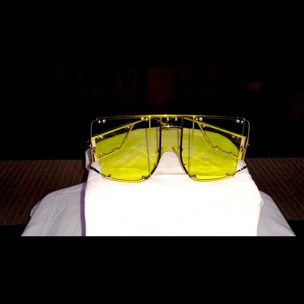XL Shades - Picture 2 of 5